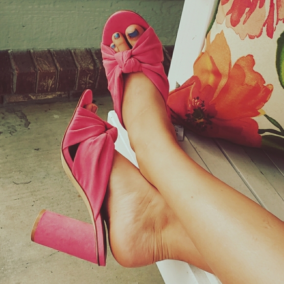 coral block heels